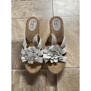 BOC Born Concept White Leather Floral Wedge Sandals Women Size 8